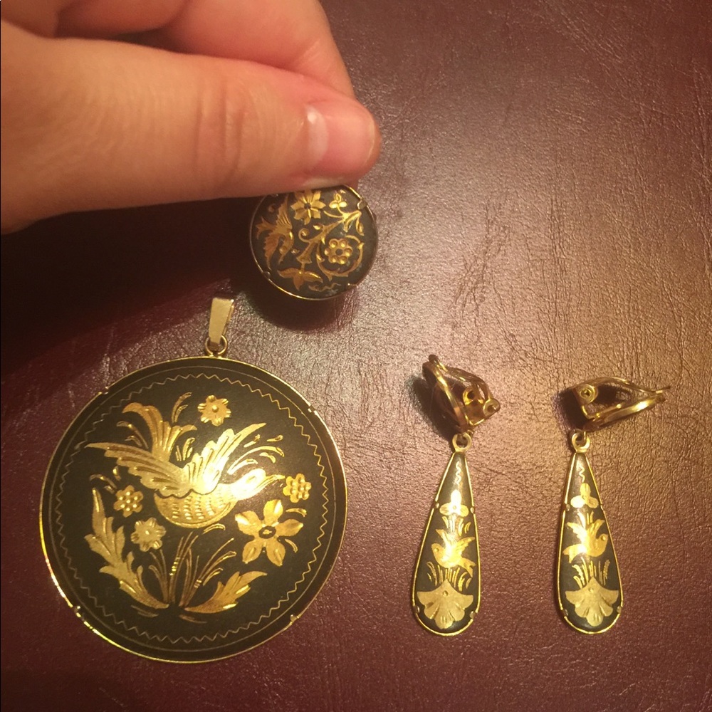 Beautiful vintage jewelry set💕